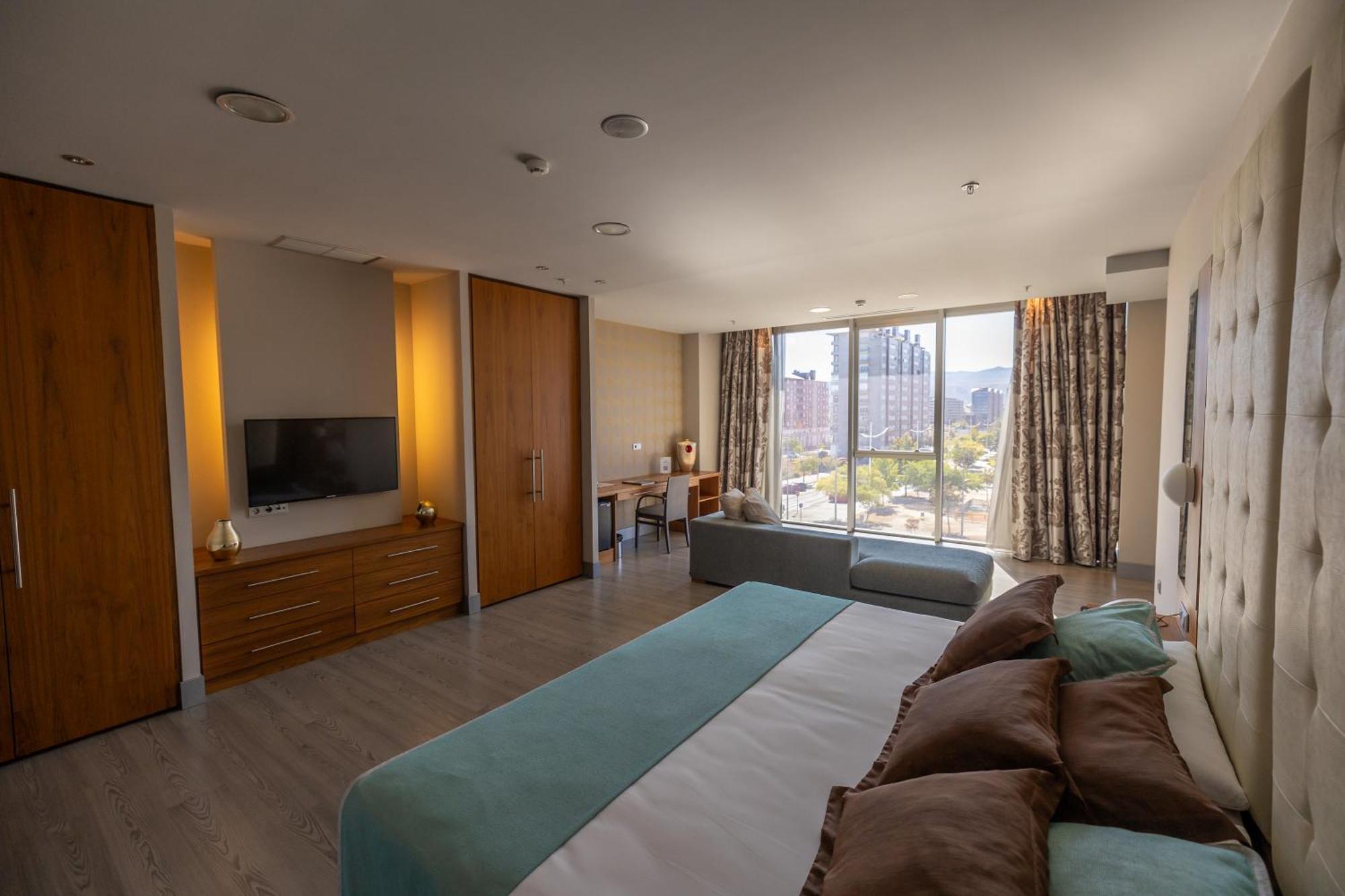 Hotel Ciudad De Ponferrada, Ascend Hotel Collection Exteriér fotografie