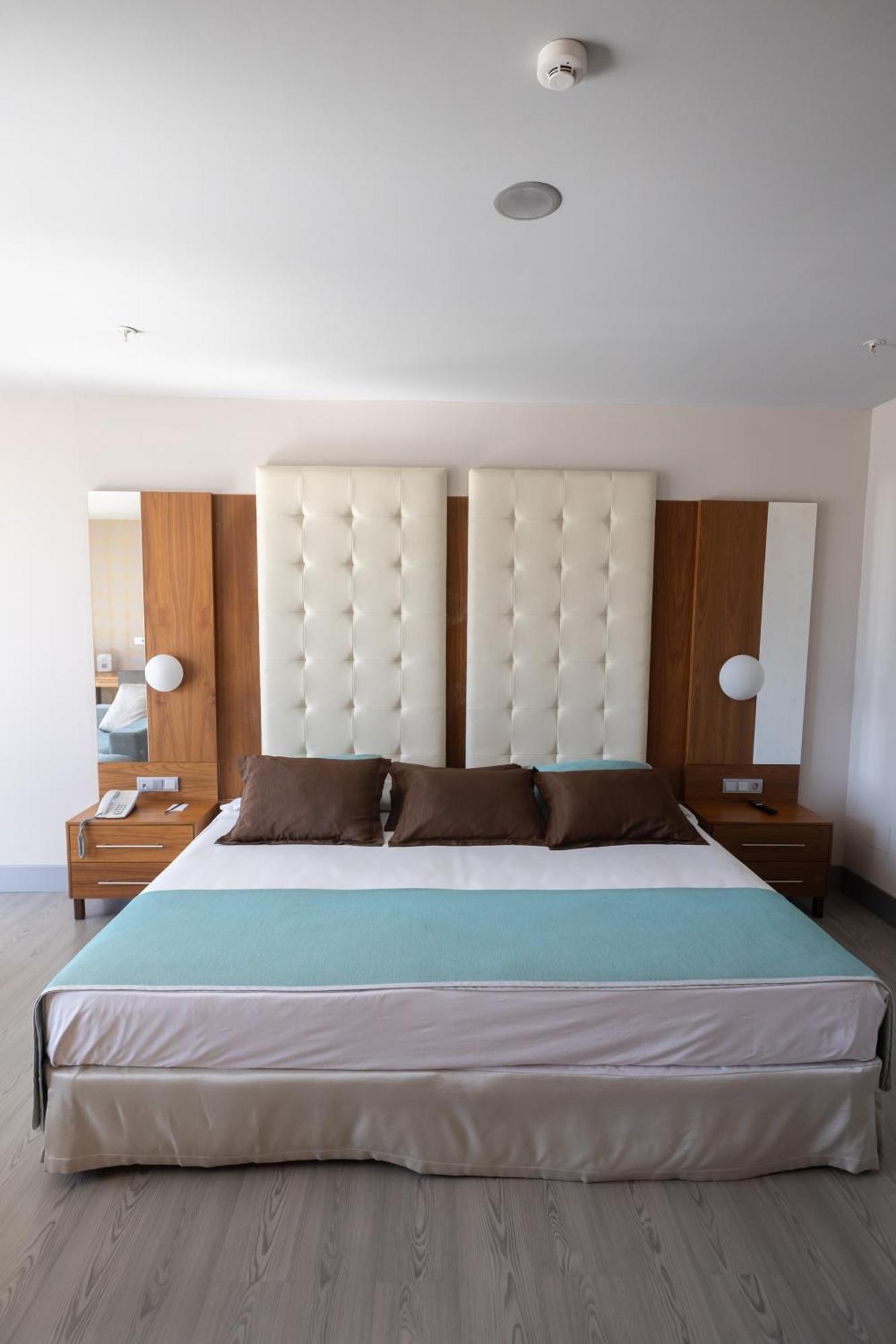 Hotel Ciudad De Ponferrada, Ascend Hotel Collection Exteriér fotografie