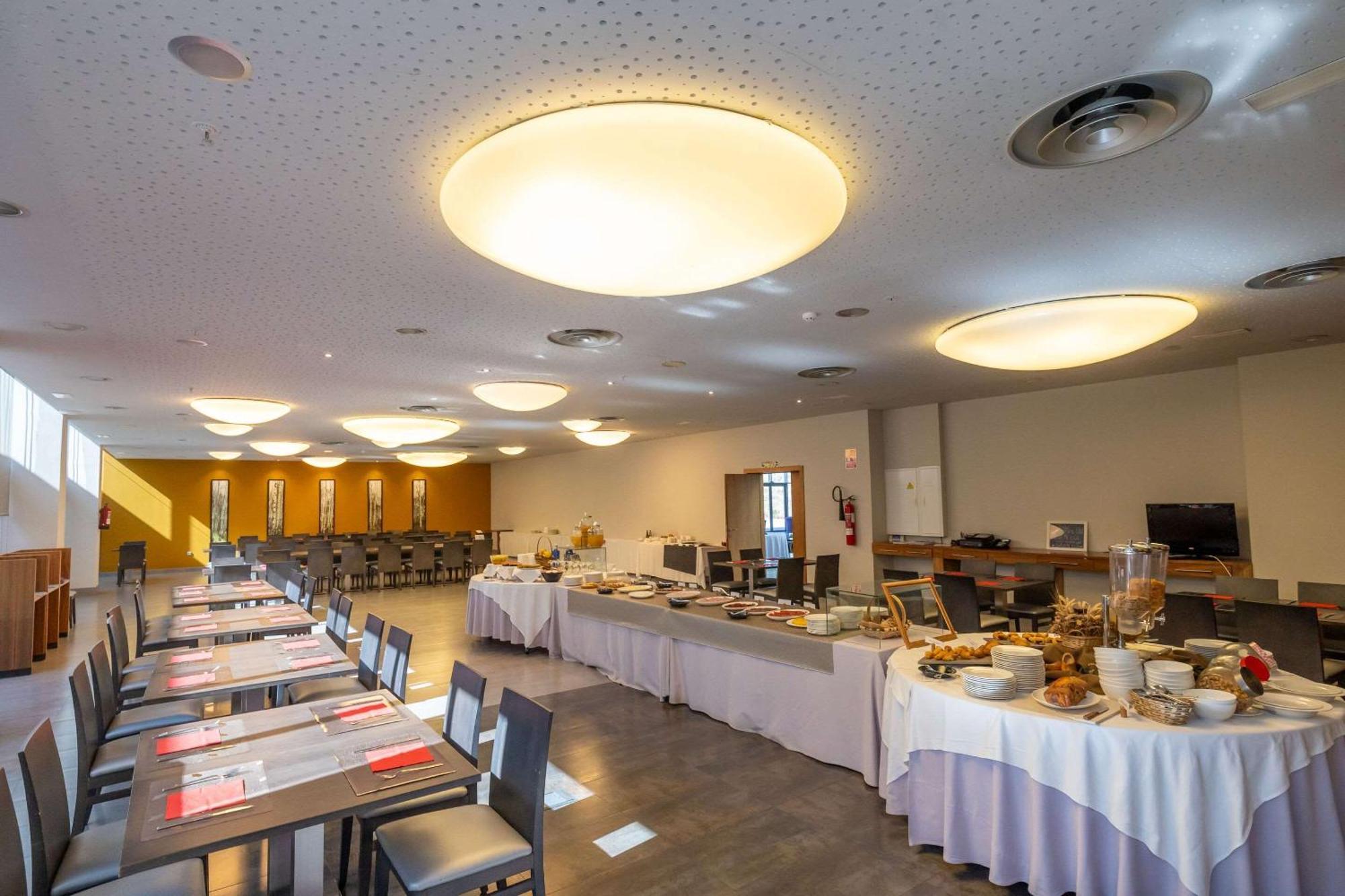 Hotel Ciudad De Ponferrada, Ascend Hotel Collection Exteriér fotografie