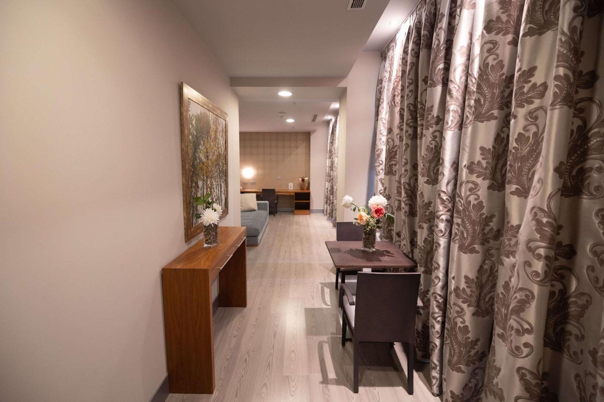 Hotel Ciudad De Ponferrada, Ascend Hotel Collection Exteriér fotografie