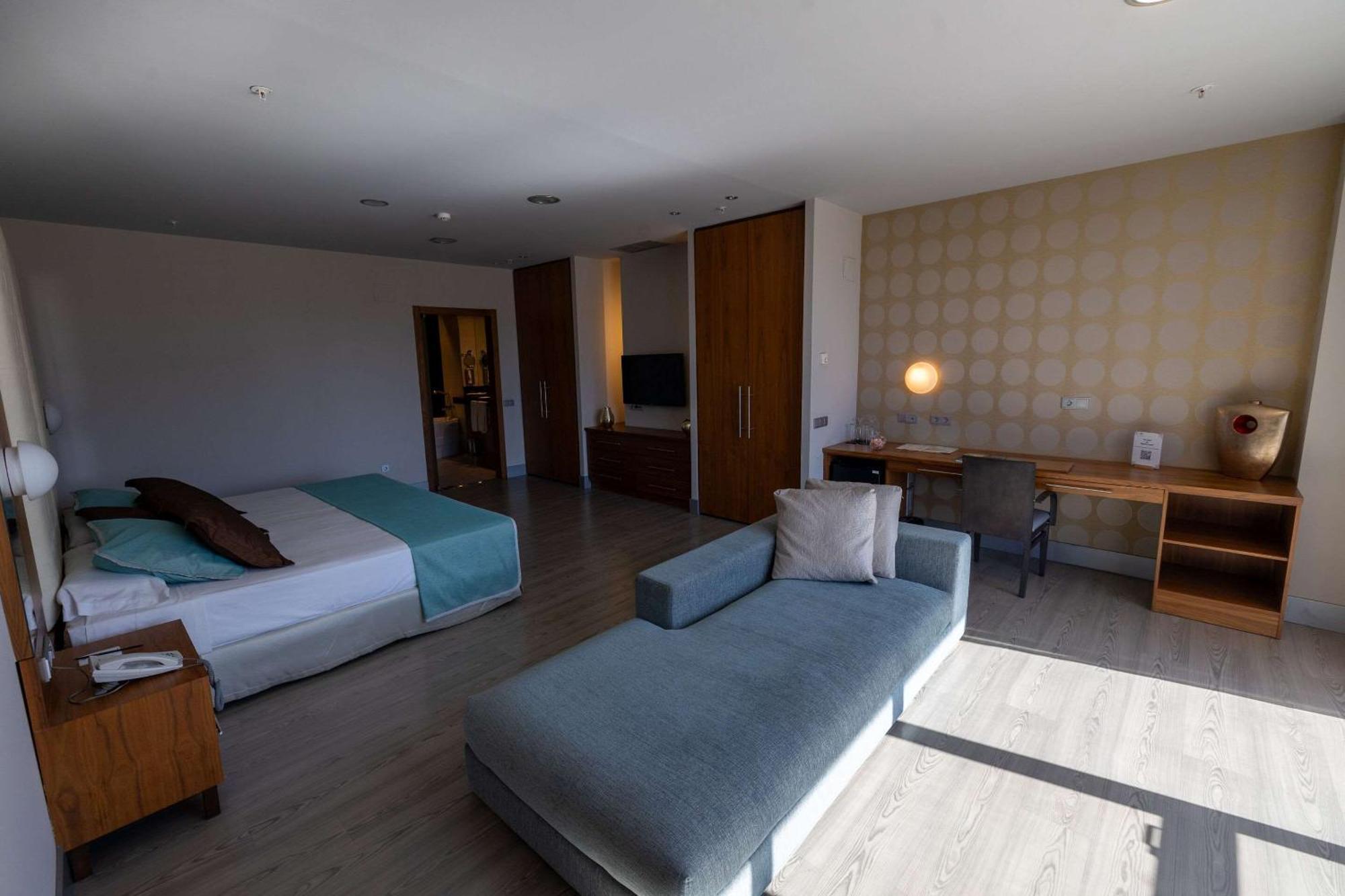 Hotel Ciudad De Ponferrada, Ascend Hotel Collection Exteriér fotografie