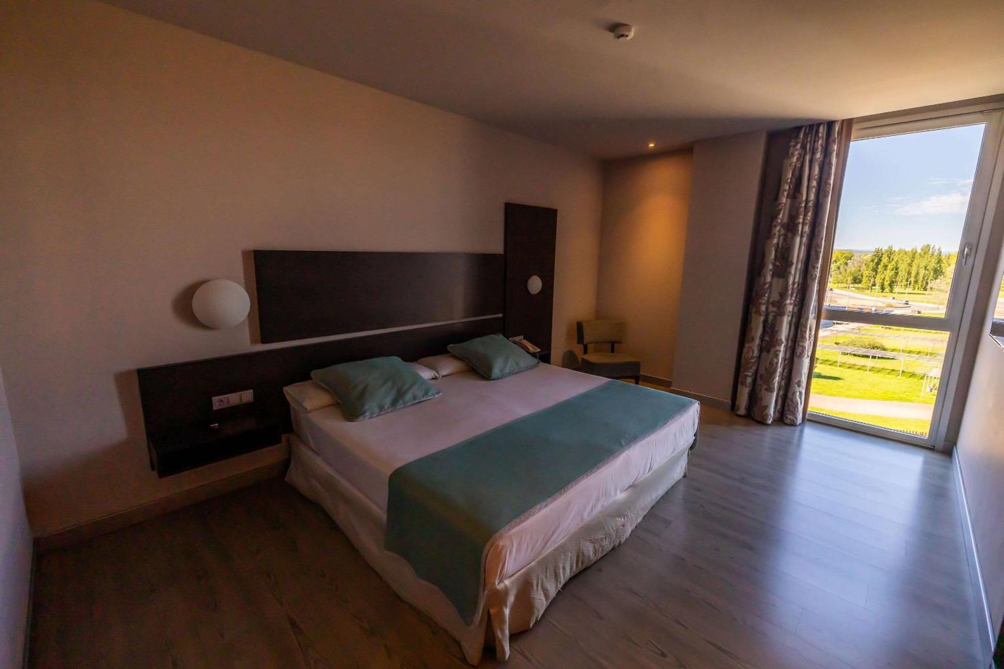 Hotel Ciudad De Ponferrada, Ascend Hotel Collection Exteriér fotografie