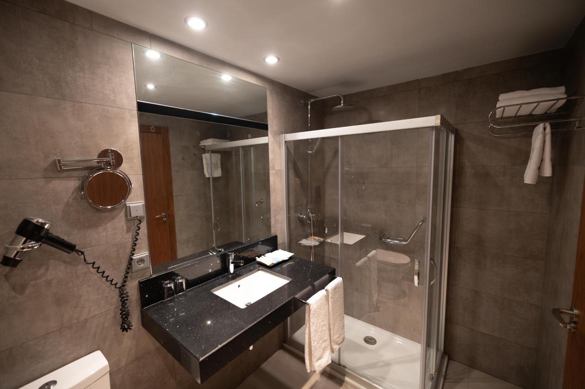 Hotel Ciudad De Ponferrada, Ascend Hotel Collection Exteriér fotografie